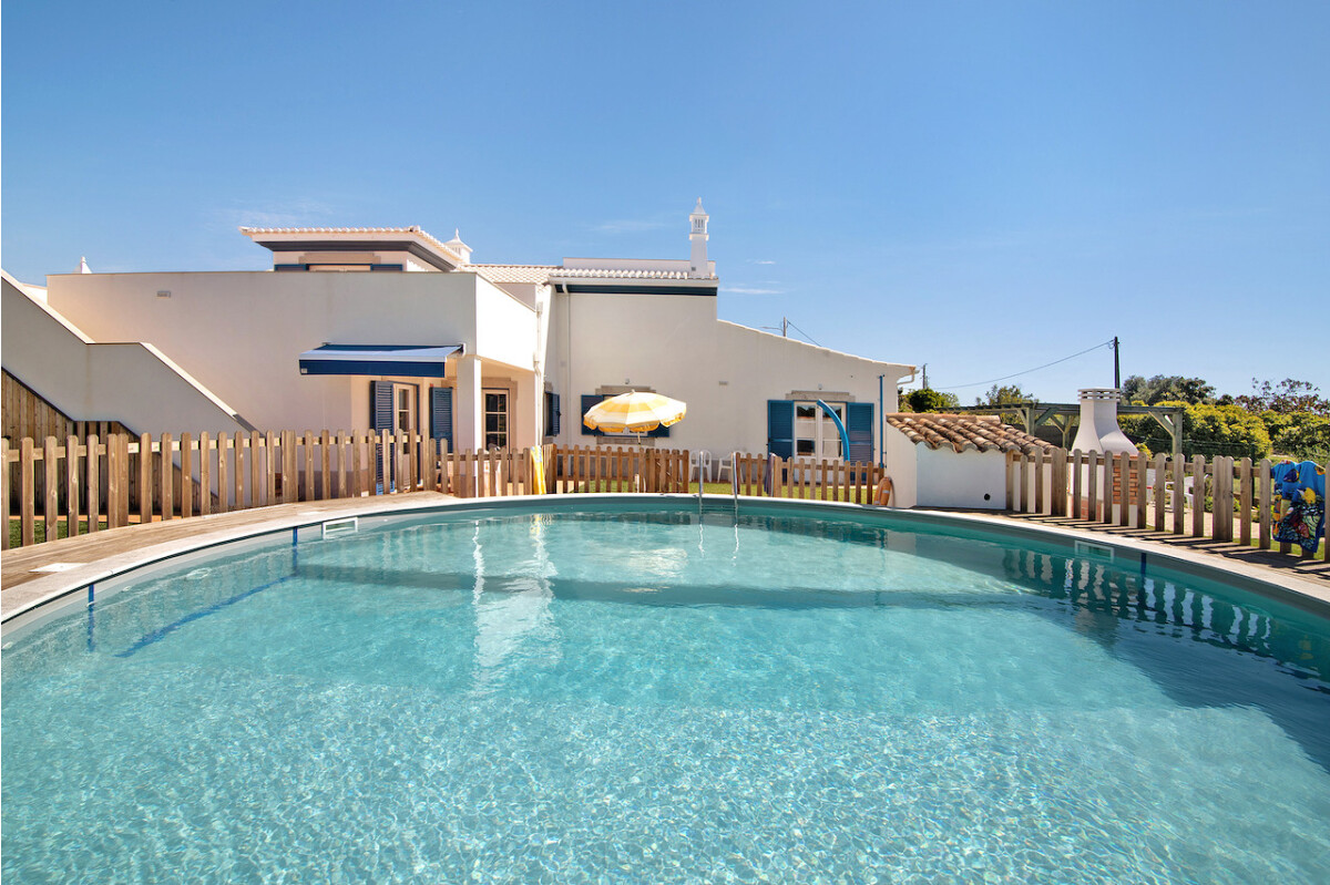 Casa de férias 'Quinta da Bornacha - B' com vista para o mar, piscina partilhada e Wi-Fi