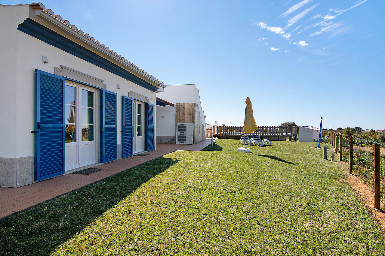 Casa de férias 'Quinta da Bornacha - C' com vista para o mar, piscina partilhada e Wi-Fi